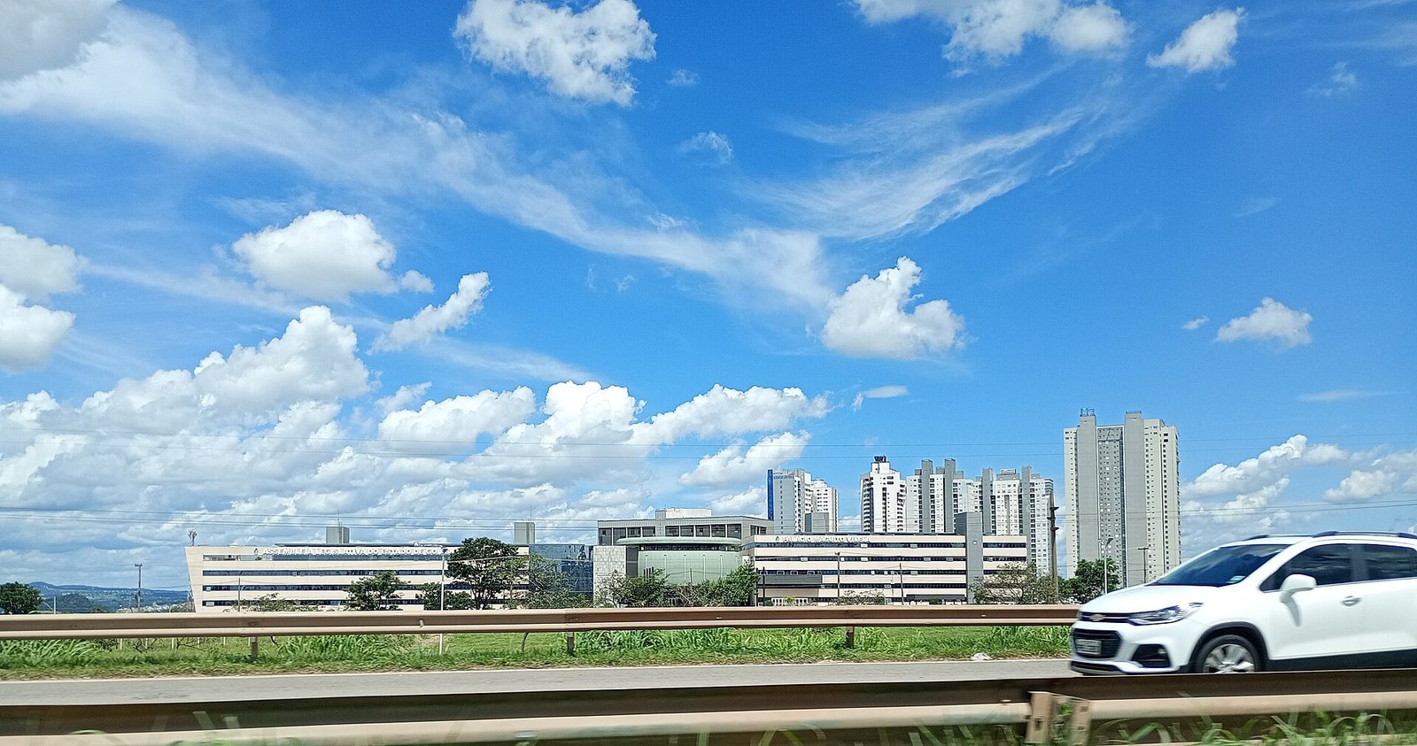 Fachada do Palácio Maguito Vilela, sede da Assembleia Legislativa do Estado de Goiás, em Goiânia
