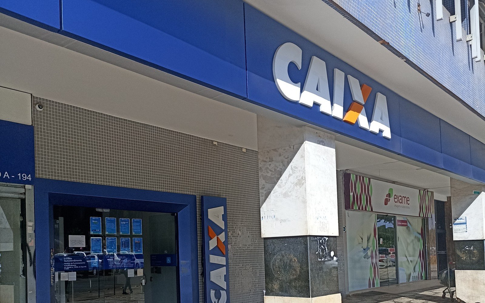 Fachada de uma agência da Caixa Econômica Federal no Setor Comercial Sul, em Brasília