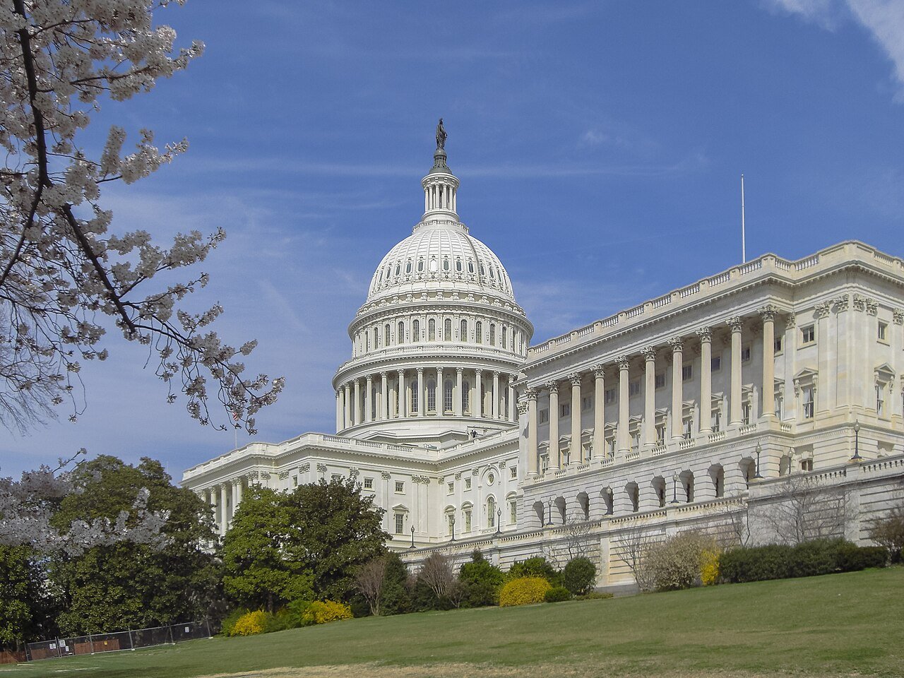 Fachada do Capitólio dos Estados Unidos, sede do Congresso americano, em Washington