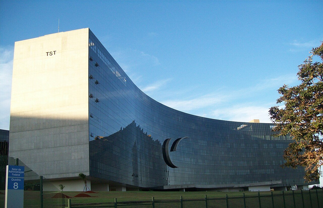 Fachada do edifício do Tribunal Superior do Trabalho, em Brasília