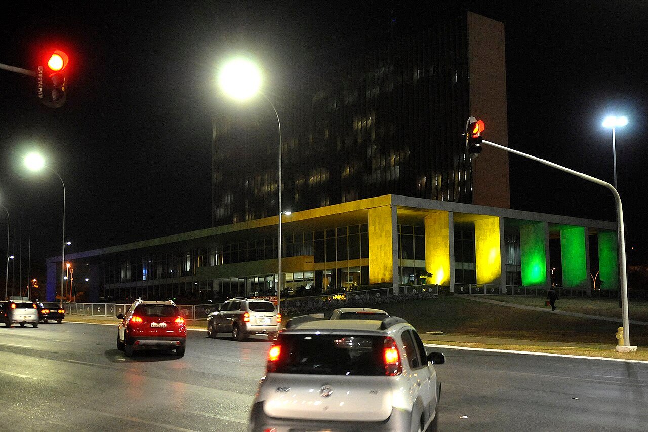 Palácio do Buriti, sede do Governo do Distrito Federal, visto da via em frente
