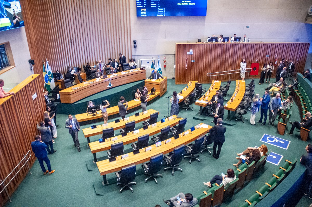 Governadora Celina Leão reunida com deputados distritais na CLDF