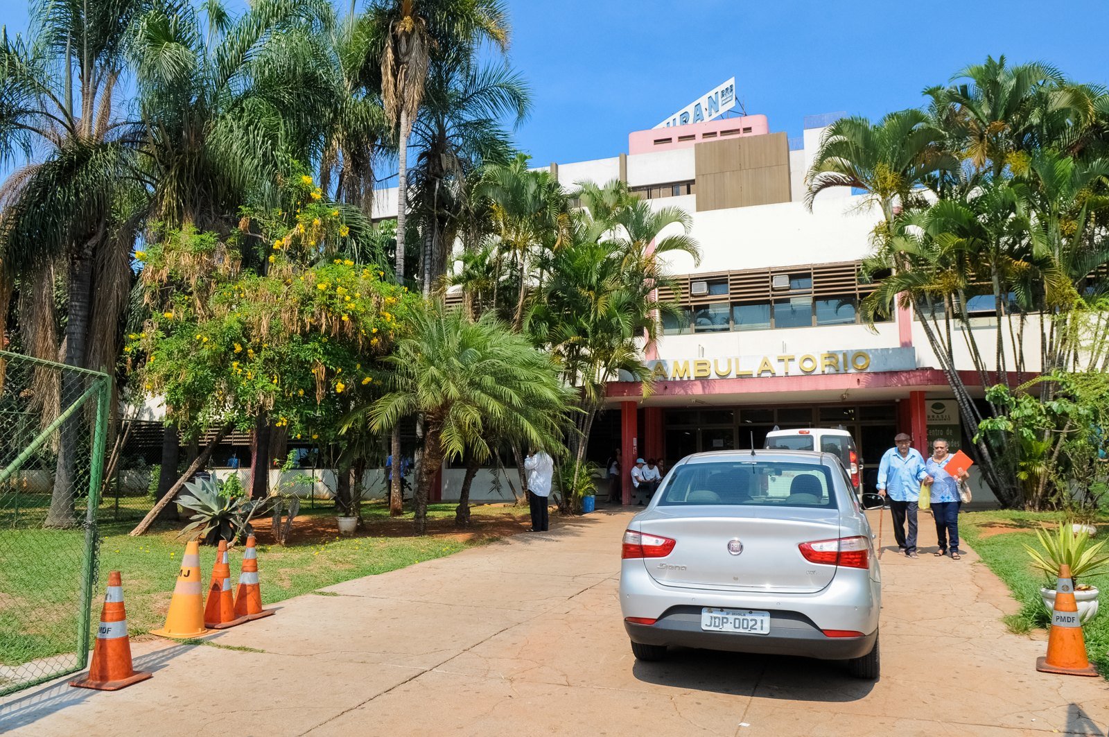 Entrada do ambulatório do Hospital Regional da Asa Norte, em Brasília
