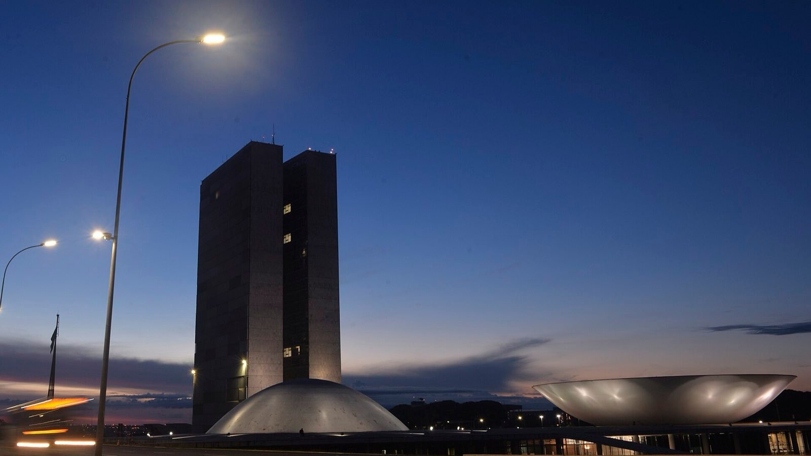 Congresso Nacional ao entardecer, em Brasília