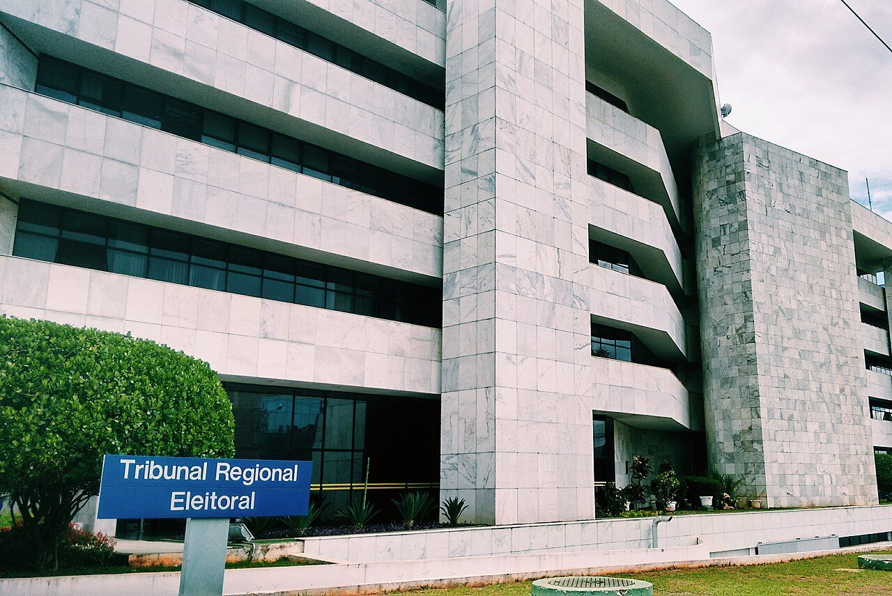 Fachada da sede do Tribunal Regional Eleitoral do Distrito Federal, em Brasília
