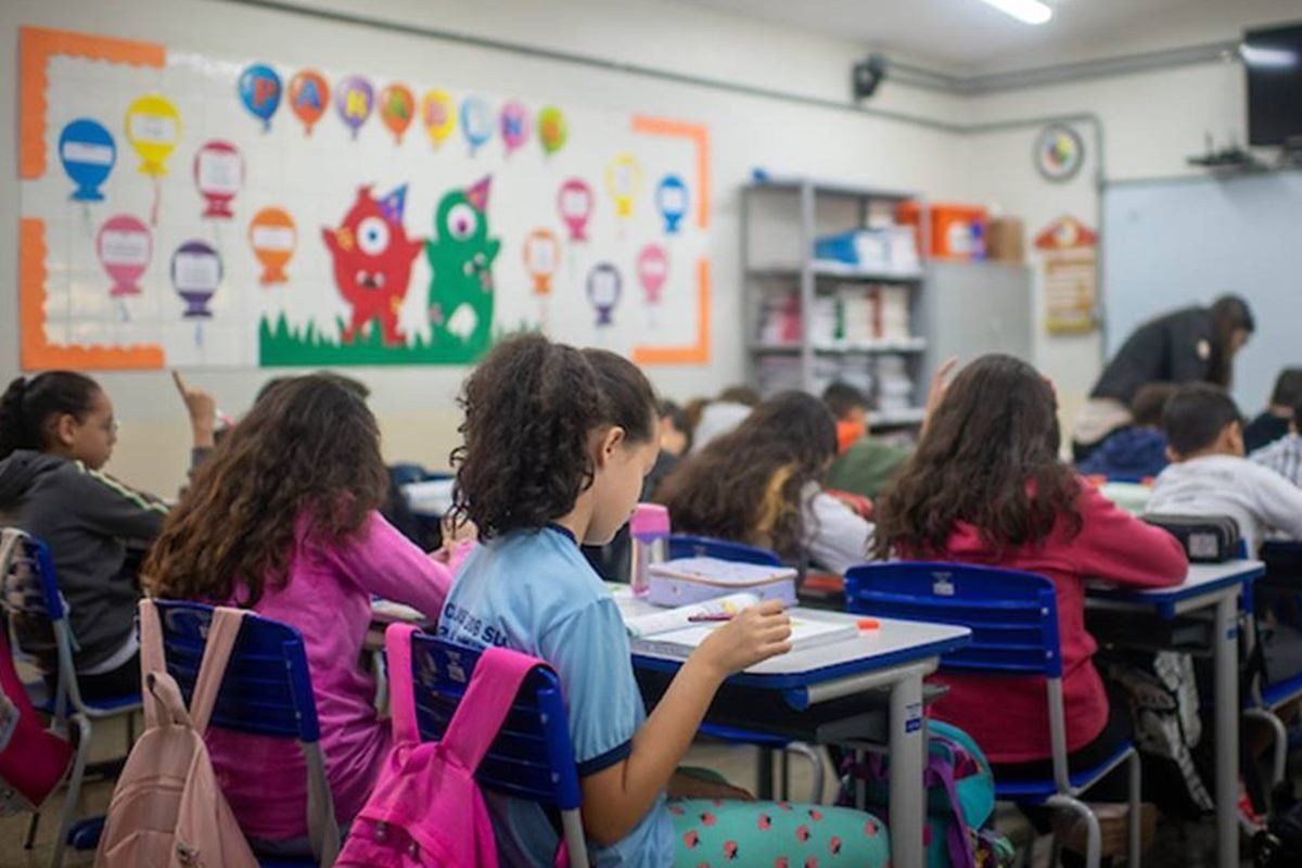 Tabela de salarios e gratificacoes do concurso de professores do DF