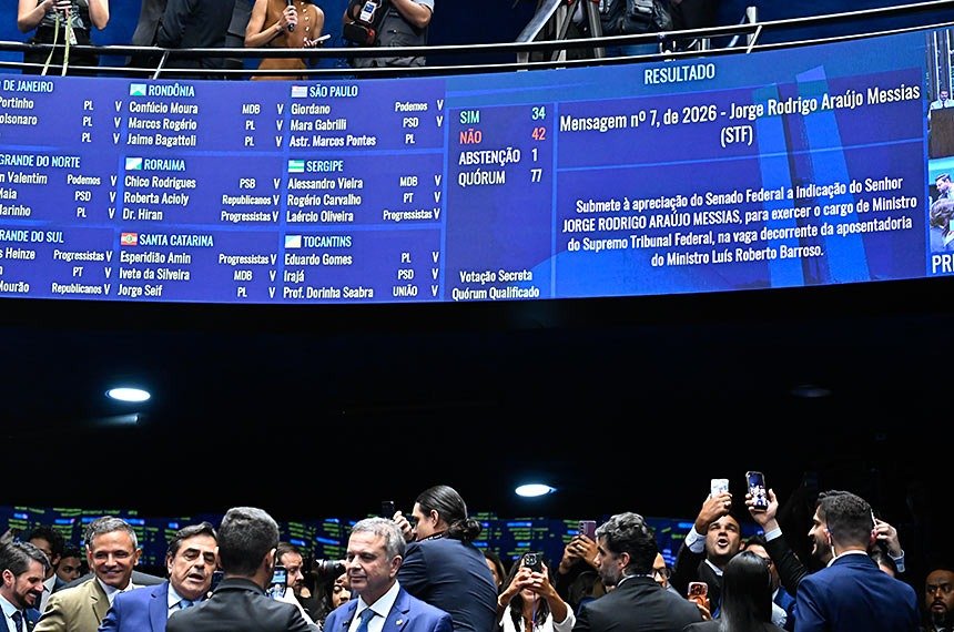 Senado rejeita Jorge Messias para vaga no STF