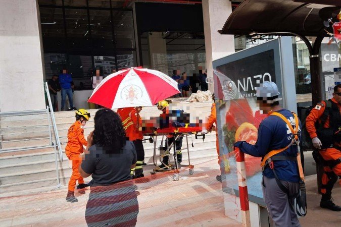 CBMDF resgata trabalhador apos queda de andaime em Aguas Claras