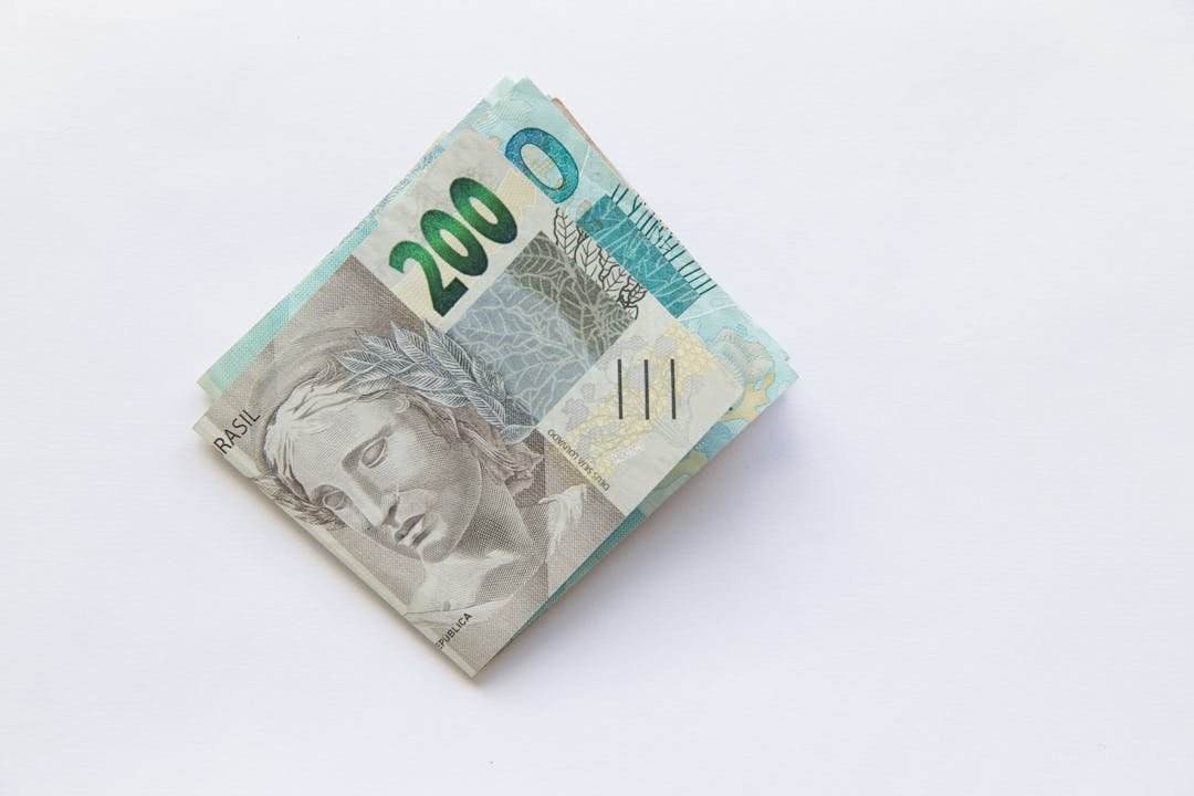 Maco de notas de R$ 200 brasileiras com efigie da Republica