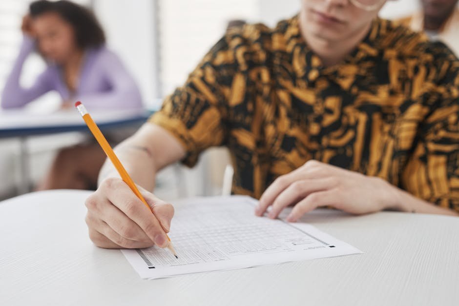 Estudantes durante prova de concurso público
