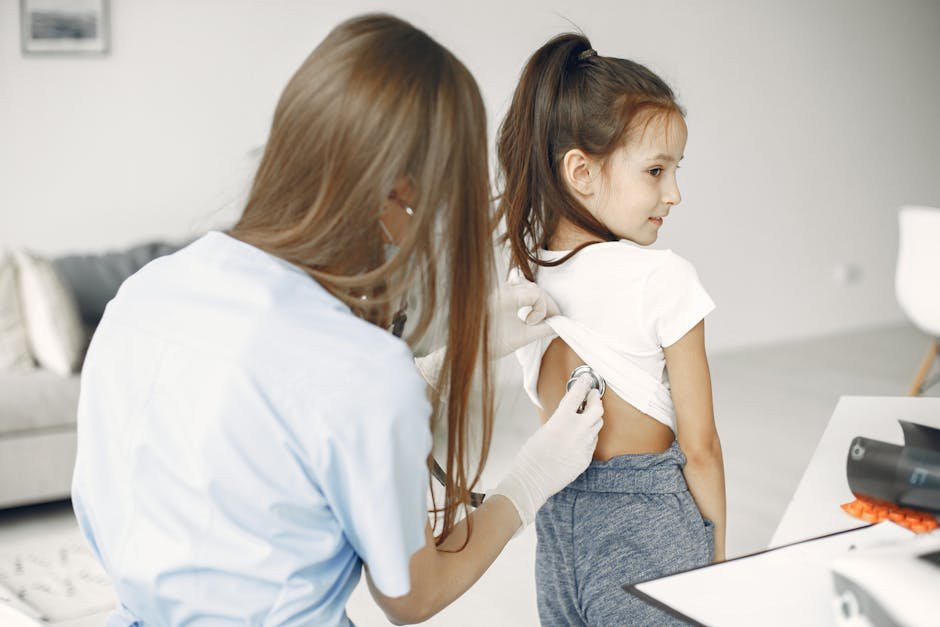 Equipe médica em atendimento hospitalar pediátrico