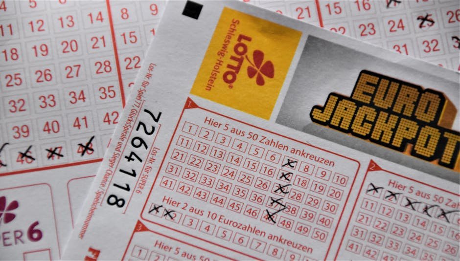 Bilhete de loteria sobre mesa com canetas