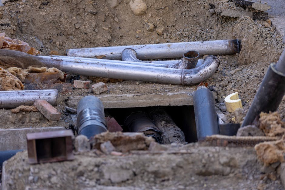 Tubulação de esgoto em obra de saneamento urbano