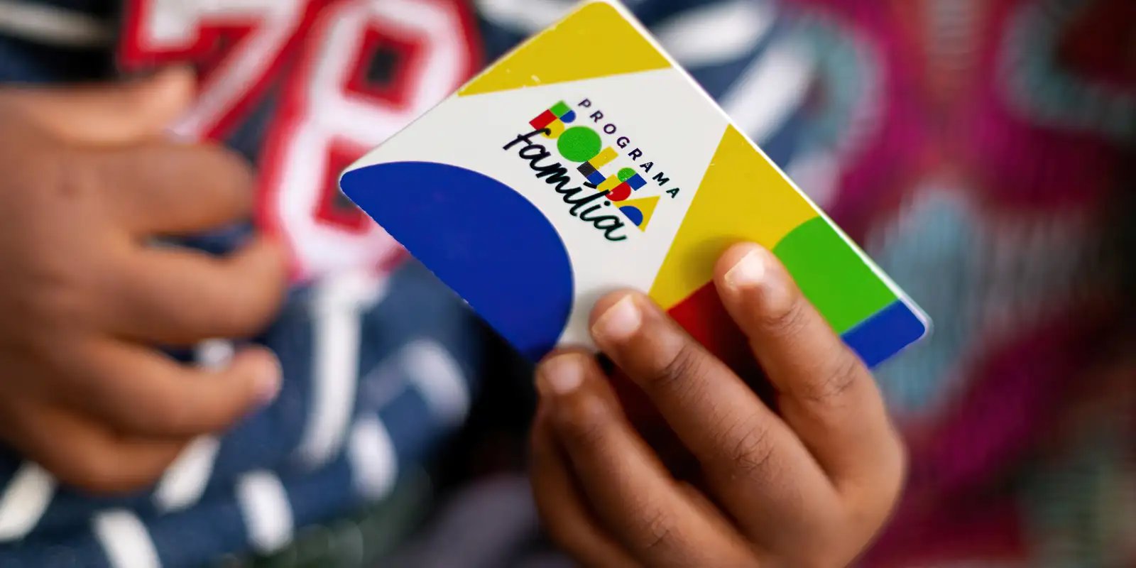 Caixa começa a pagar Bolsa Família de abril com benefício mínimo de R$ 600