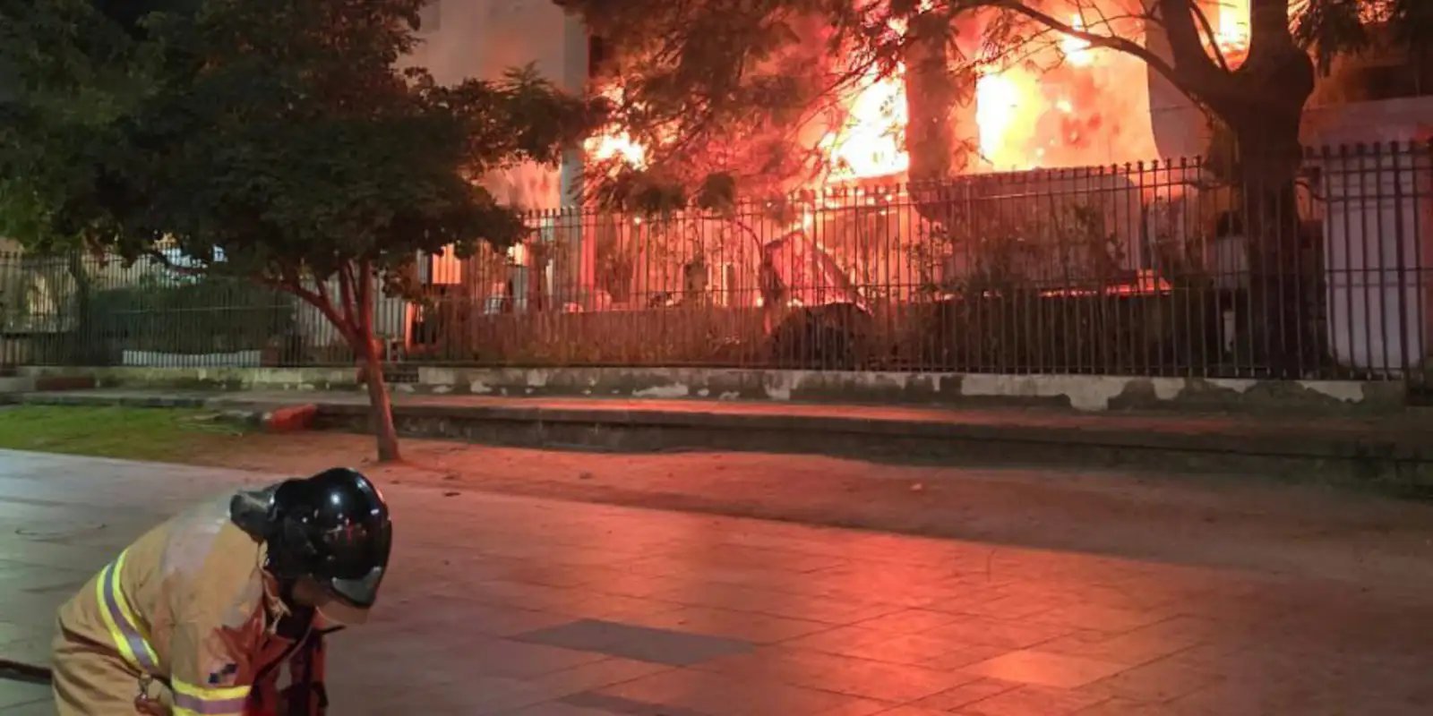 Princípio de incêndio atinge restaurante no edifício histórico Touring Club, no Rio