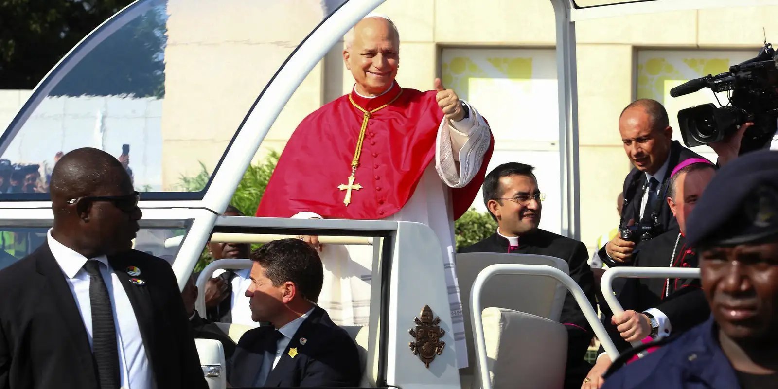 Papa Leão XIV diz que está na África para encorajar católicos, não debater com Trump