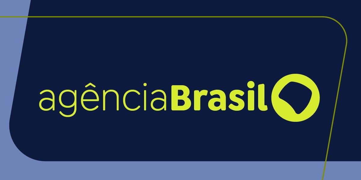 Ato em SP critica uso de escola pública em filme contra Paulo Freire