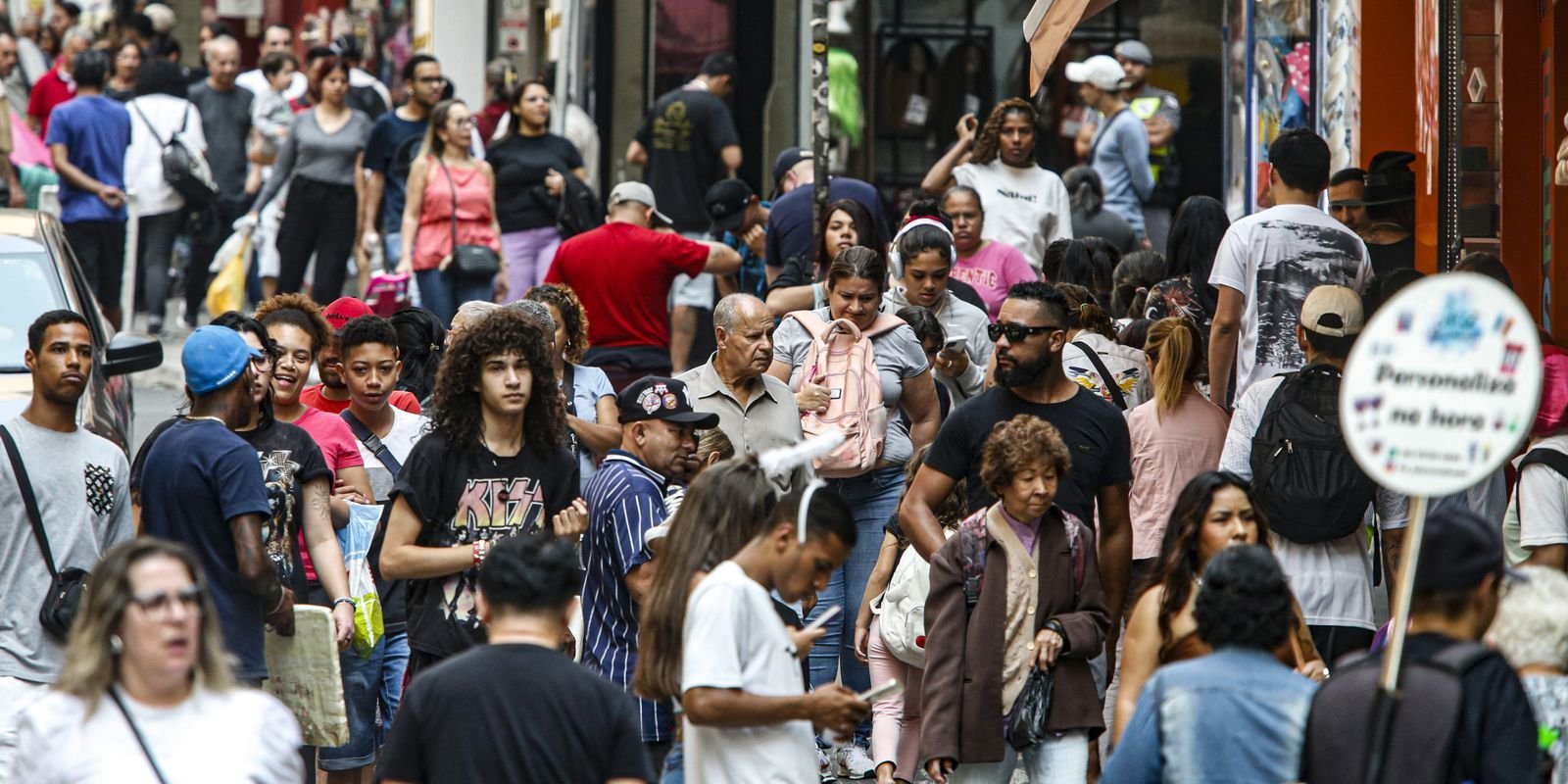 População do Brasil chega a 212,7 milhões e avança ritmo de envelhecimento