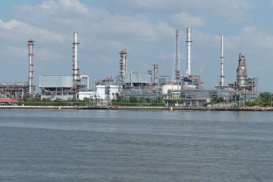 Fechamento do Estreito de Ormuz durante a guerra Ira-Israel cortou um quinto da oferta global de petroleo e el