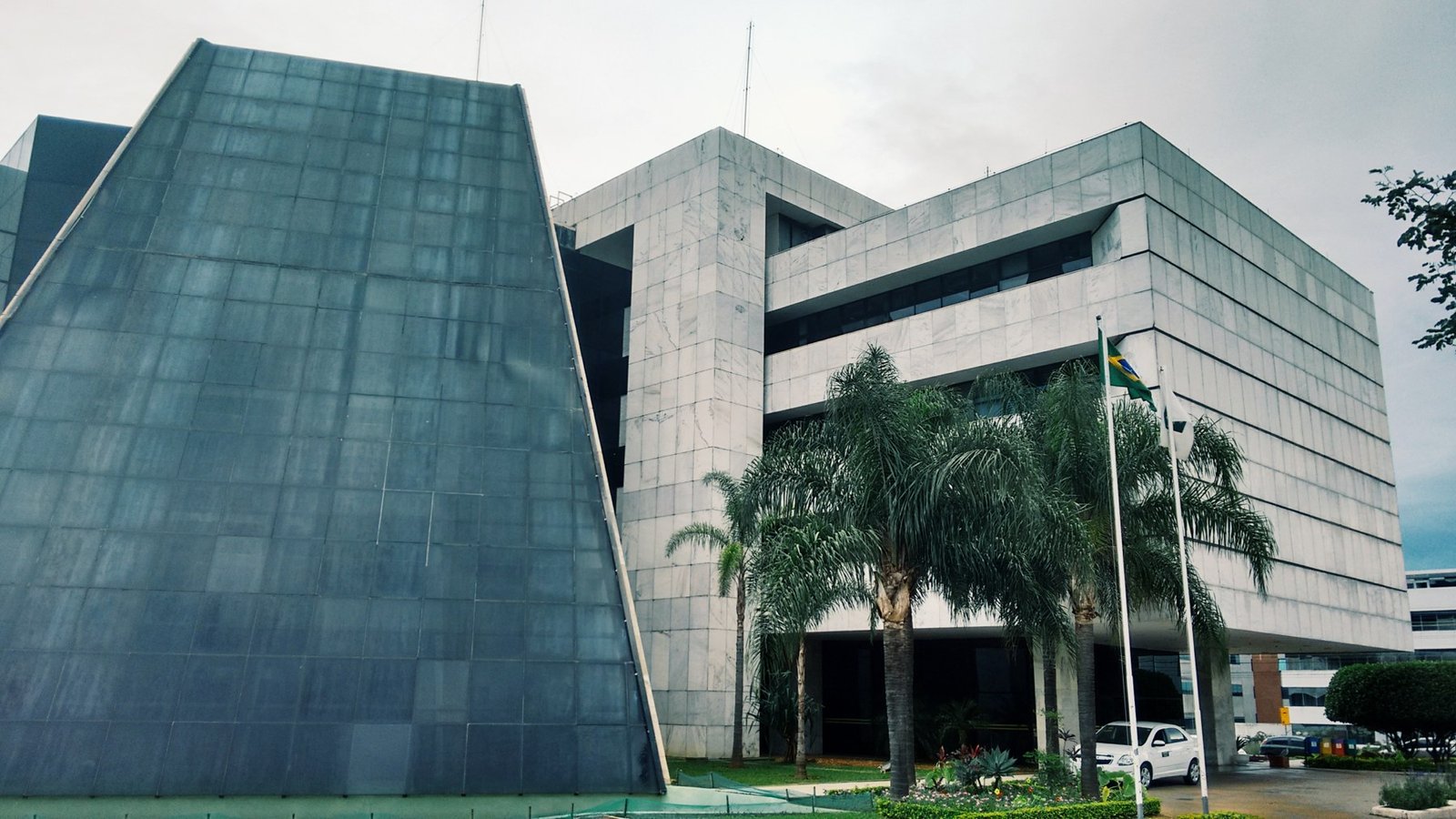 Fachada da sede do Tribunal Regional Eleitoral do Distrito Federal, em Brasília