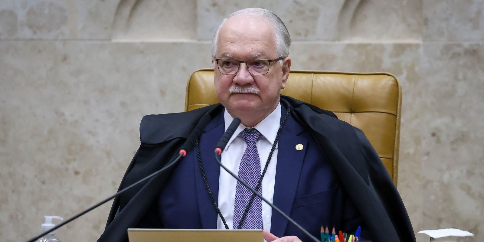 O ministro Edson Fachin, presidente do STF, durante sessão do plenário