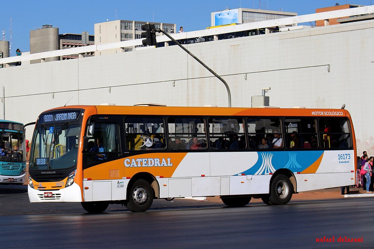 Ônibus da linha com destino ao Jardim Ingá, no Entorno, na região central de Brasília