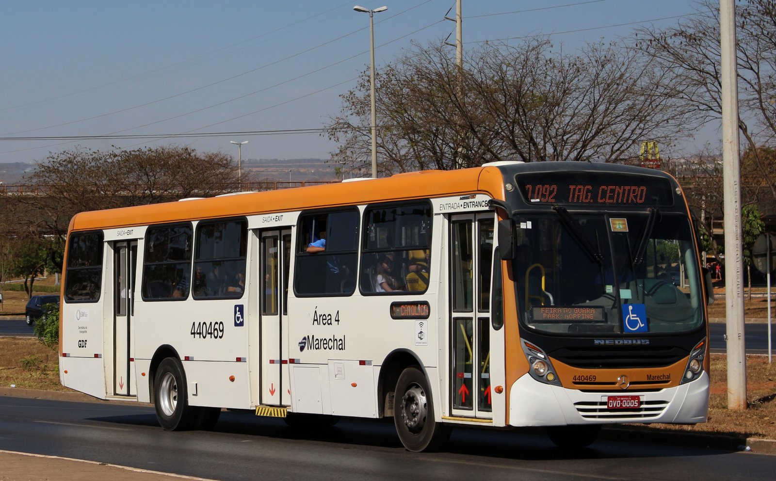 Ônibus da Marechal da Área 4 em avenida de Taguatinga, foto de arquivo