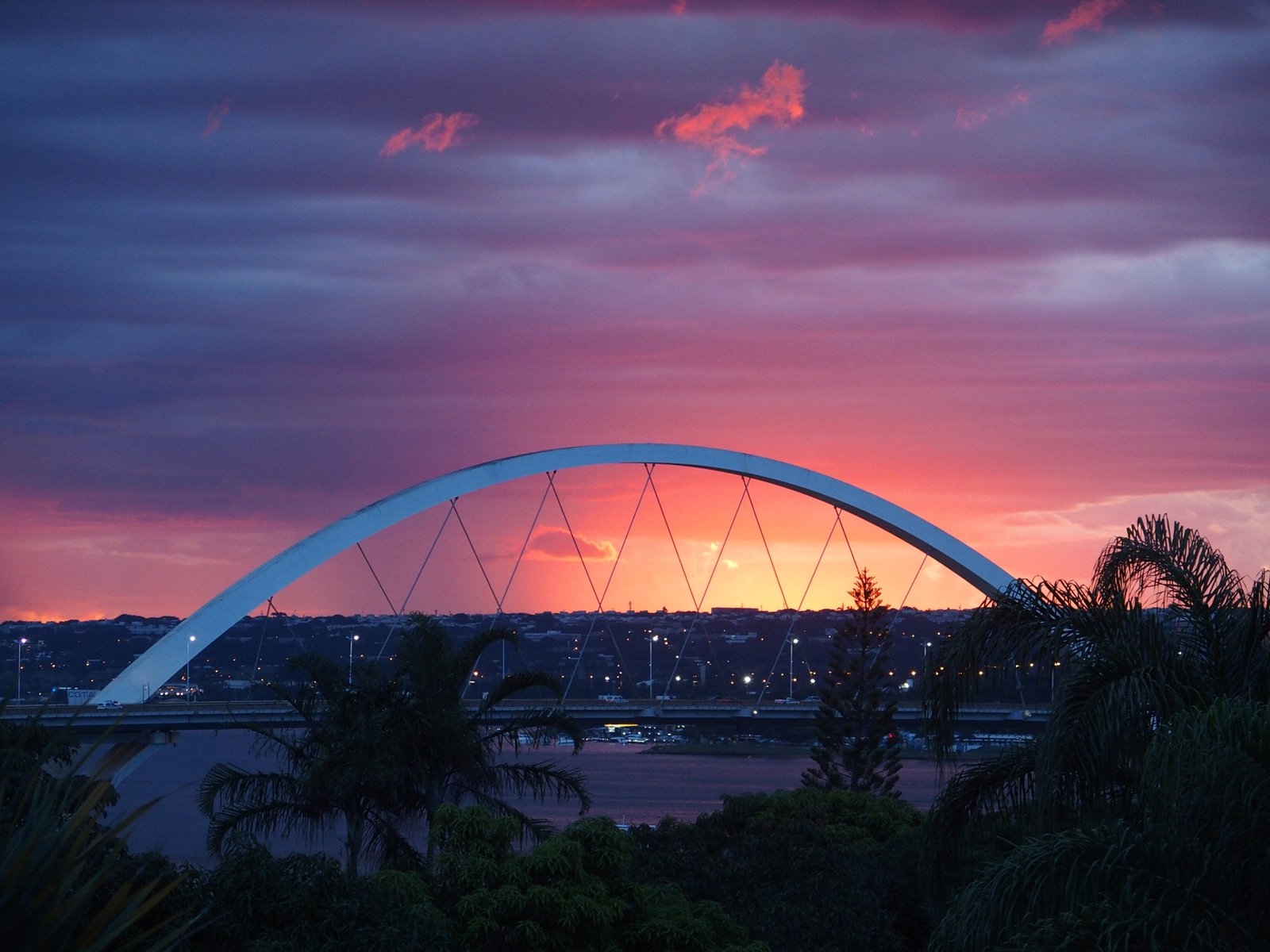 Obras de finalização na Ponte Honestino Guimarães no Lago Sul