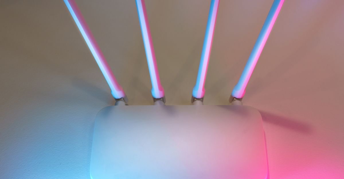 Roteador de internet sem fio com quatro antenas