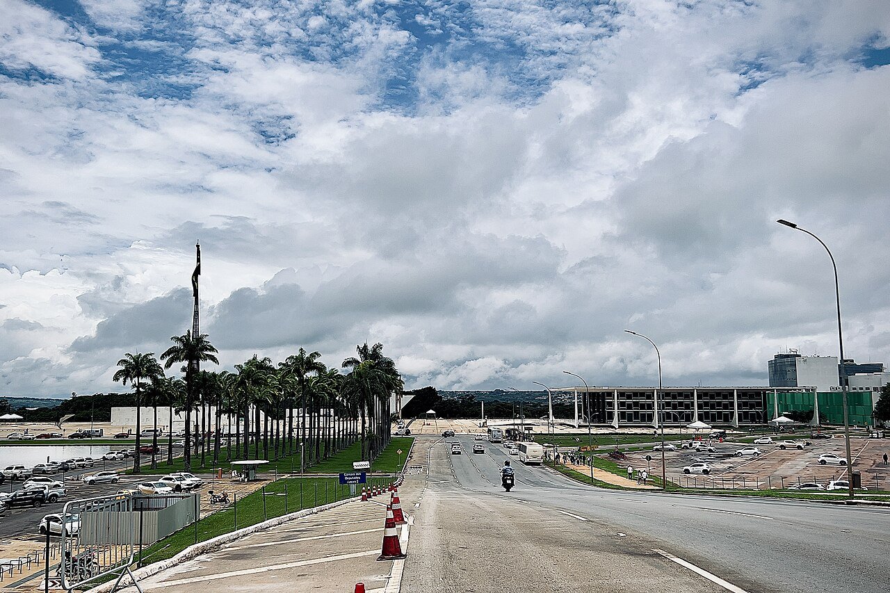 Vista da Praça dos Três Poderes e do Eixo Monumental, em Brasília