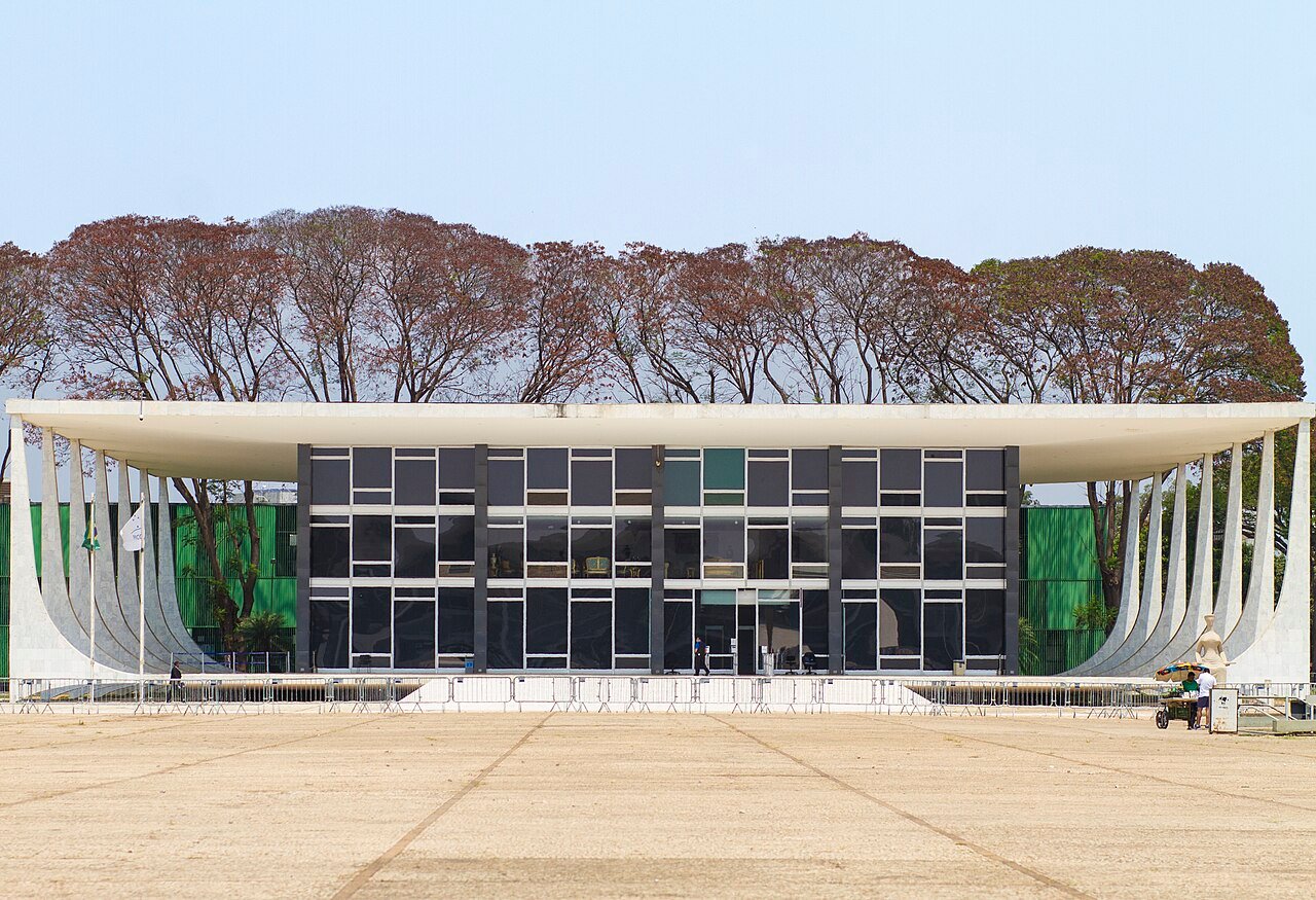 Fachada do edifício sede do Supremo Tribunal Federal, na Praça dos Três Poderes, em Brasília