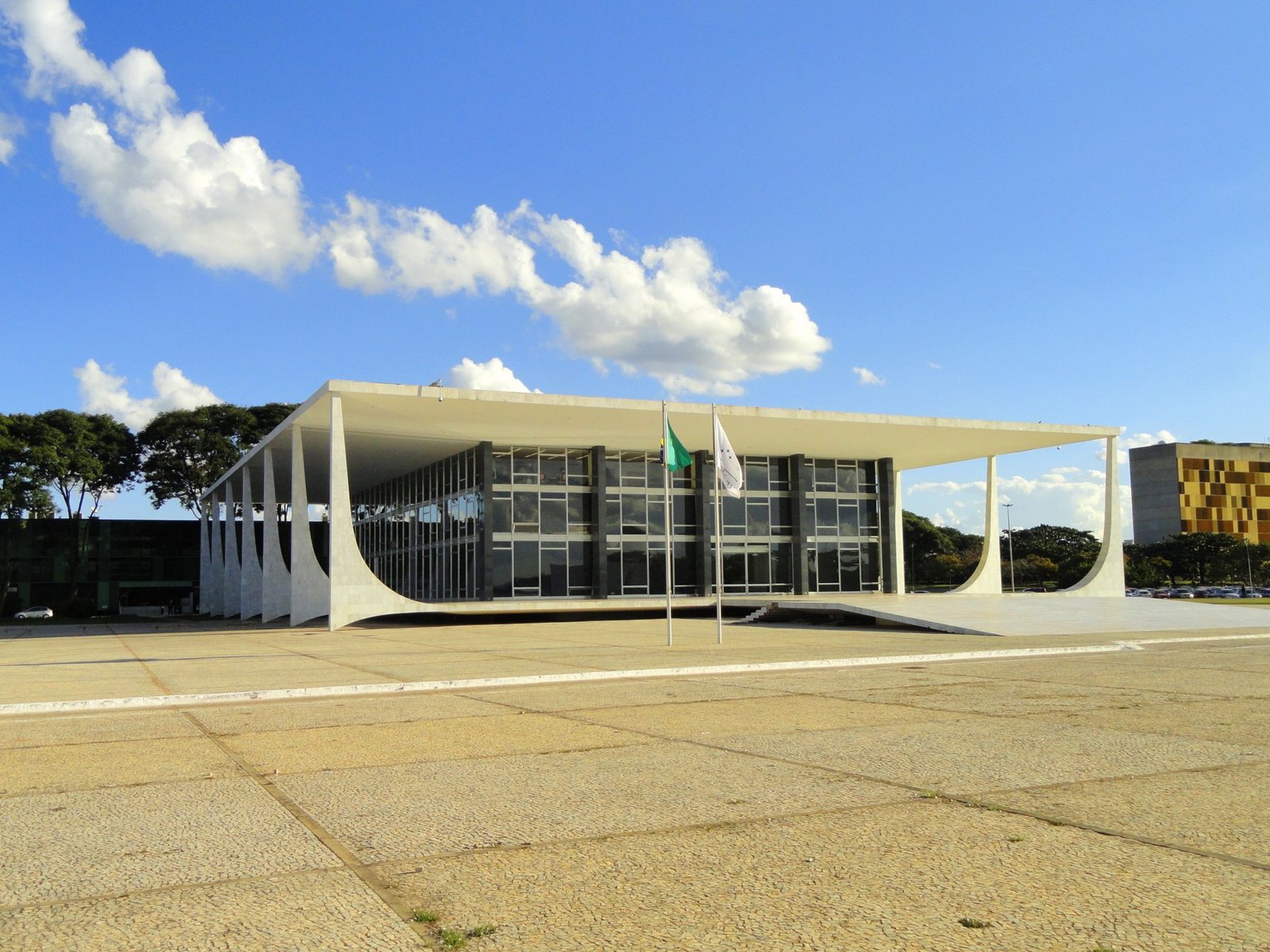 Fachada do prédio do Supremo Tribunal Federal na Praça dos Três Poderes, em Brasília