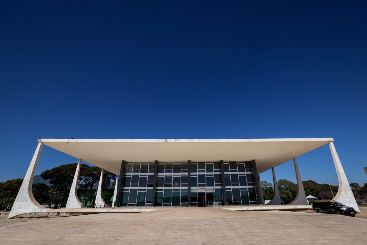 Fachada do edifício-sede do Supremo Tribunal Federal, na Praça dos Três Poderes, em Brasília