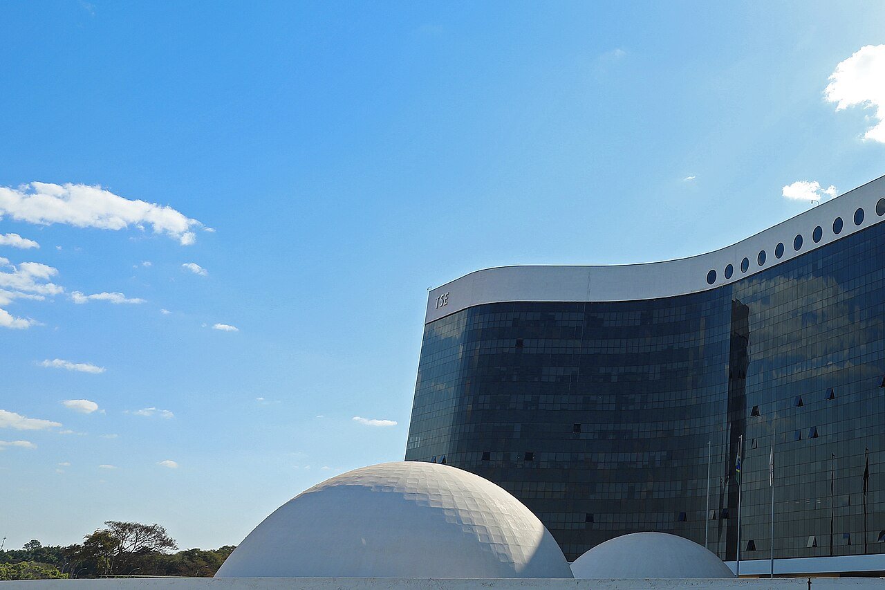Fachada do edifício-sede do Tribunal Superior Eleitoral, em Brasília